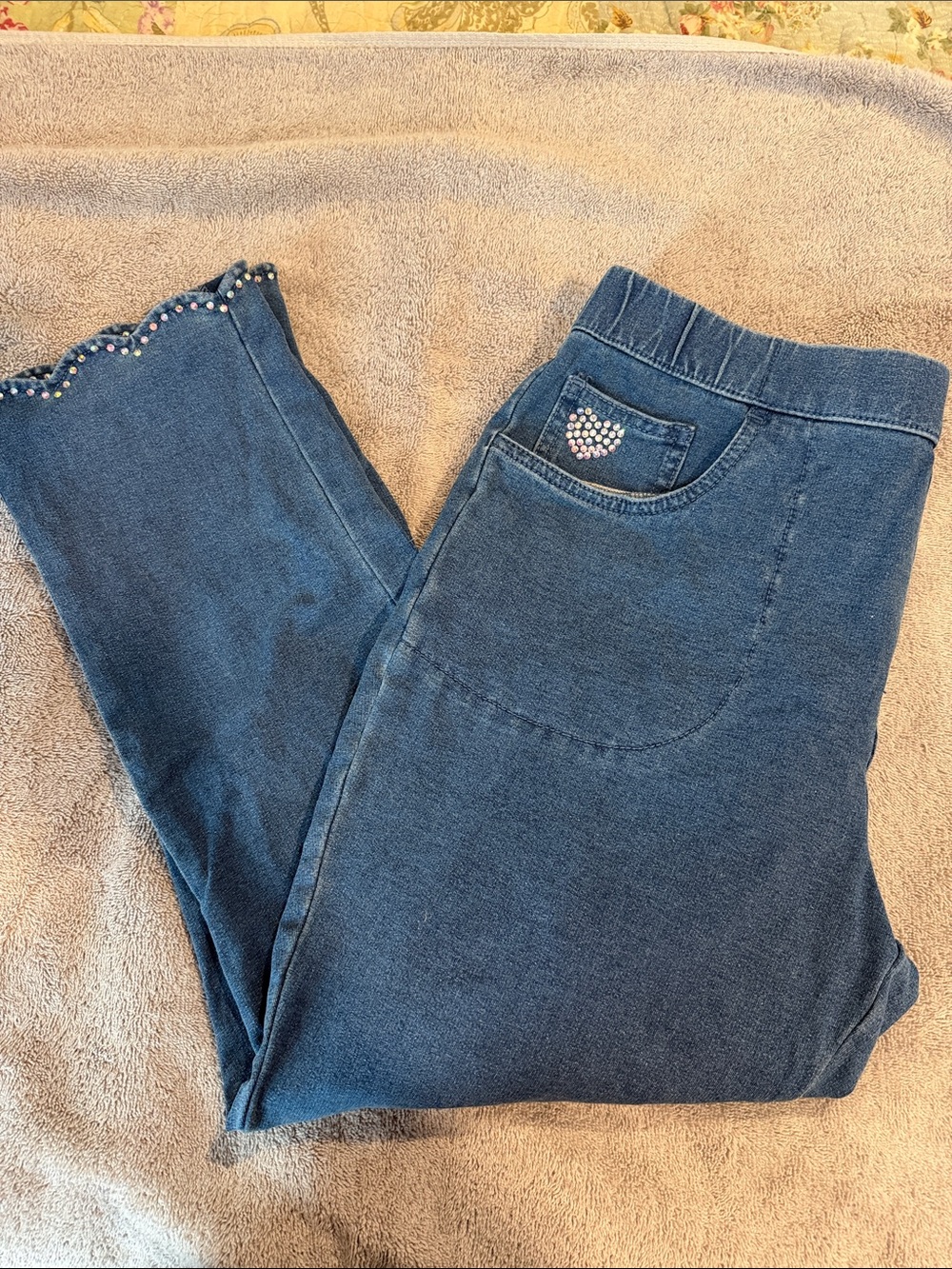 Quacker Factory Blue Stretch Capris with Rhinestone Heart Accent